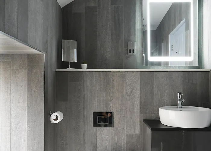 Cairn Hotel & Apartments